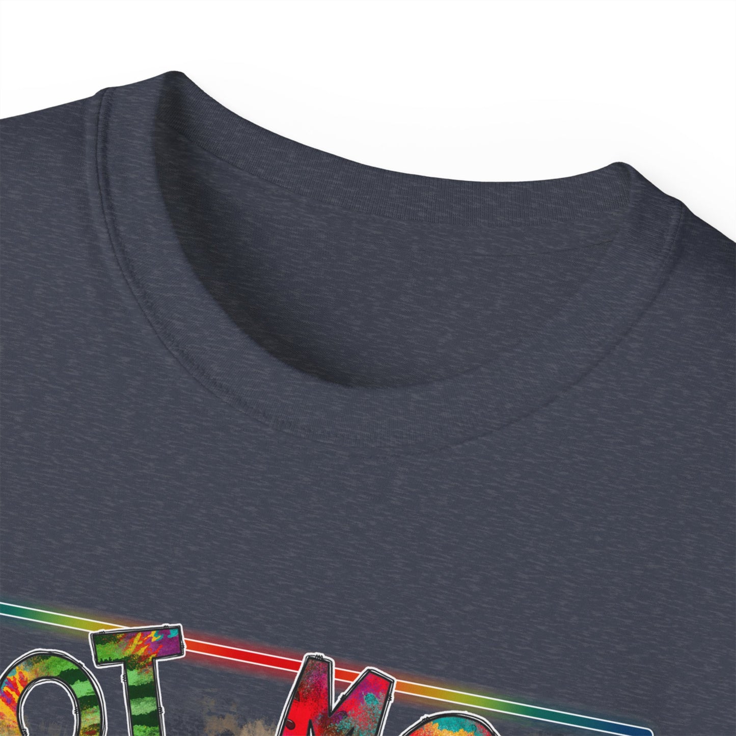 Hot Mom Summer T-Shirt / Trendy Graphic Tee / Bold Lip Print Shirt / Casual Summer Outfit / Fun Mom Gift Top