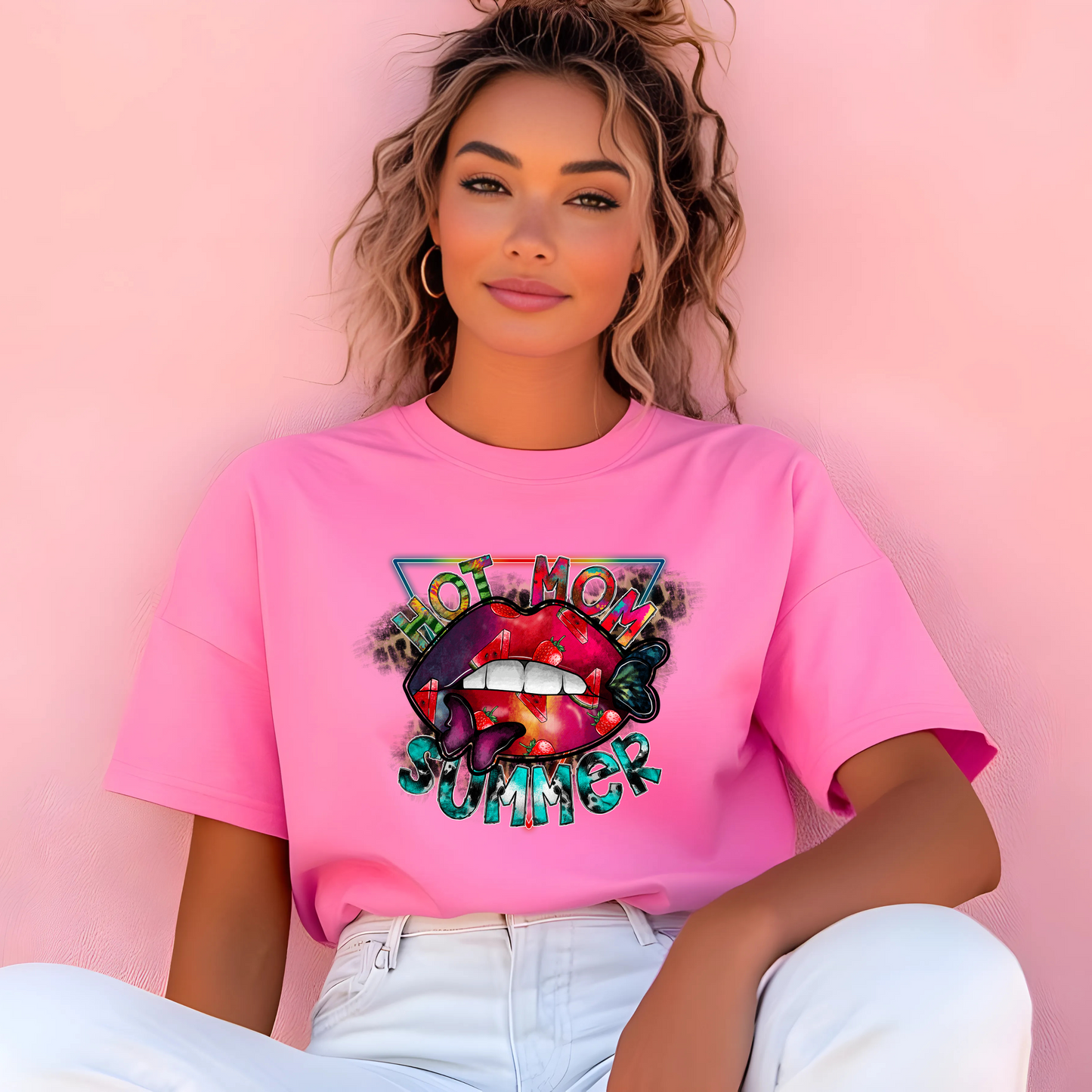 Hot Mom Summer T-Shirt / Trendy Graphic Tee / Bold Lip Print Shirt / Casual Summer Outfit / Fun Mom Gift Top