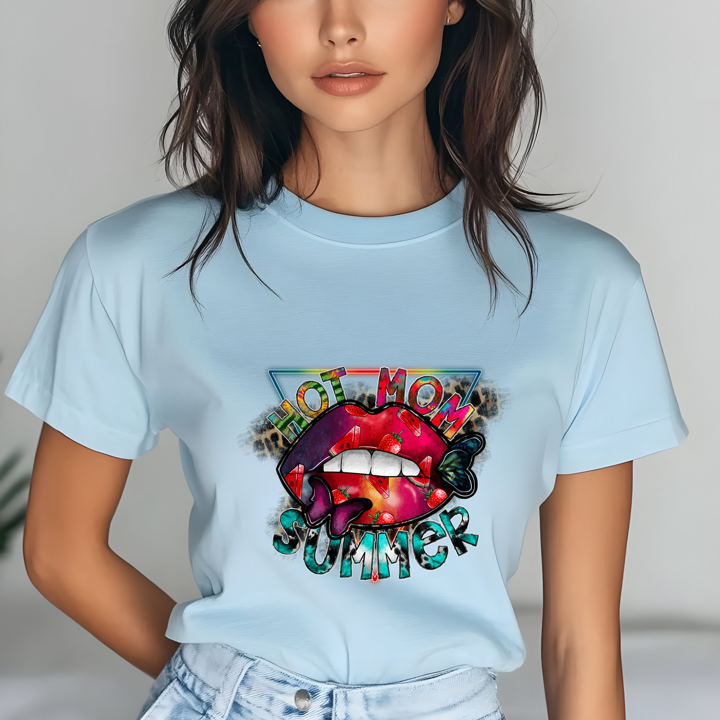 Hot Mom Summer T-Shirt / Trendy Graphic Tee / Bold Lip Print Shirt / Casual Summer Outfit / Fun Mom Gift Top